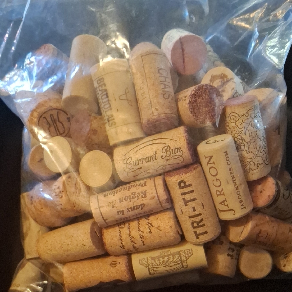 Bag of Assorted Wine Corks - Natural Beige Tone - Picture 2 of 2
